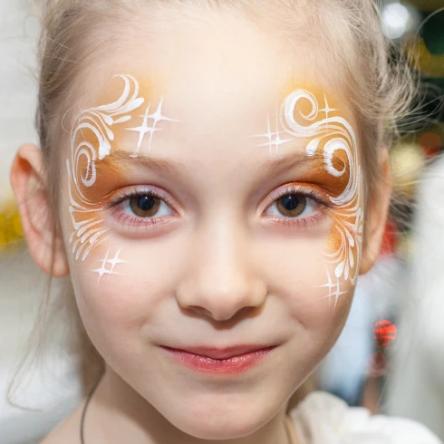 Smiling girl with golden face paint from Beauty Bar at BloomART